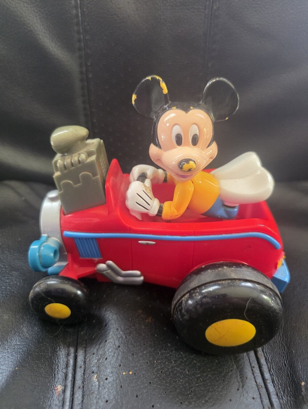 Disney mattel 2000 Mickey Mouse car toy figure